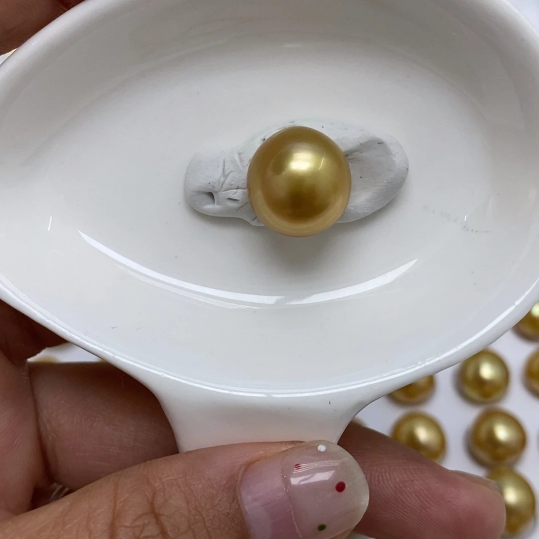 裸珠海水珍珠12.2，浓金，带些许小细纹，近圆