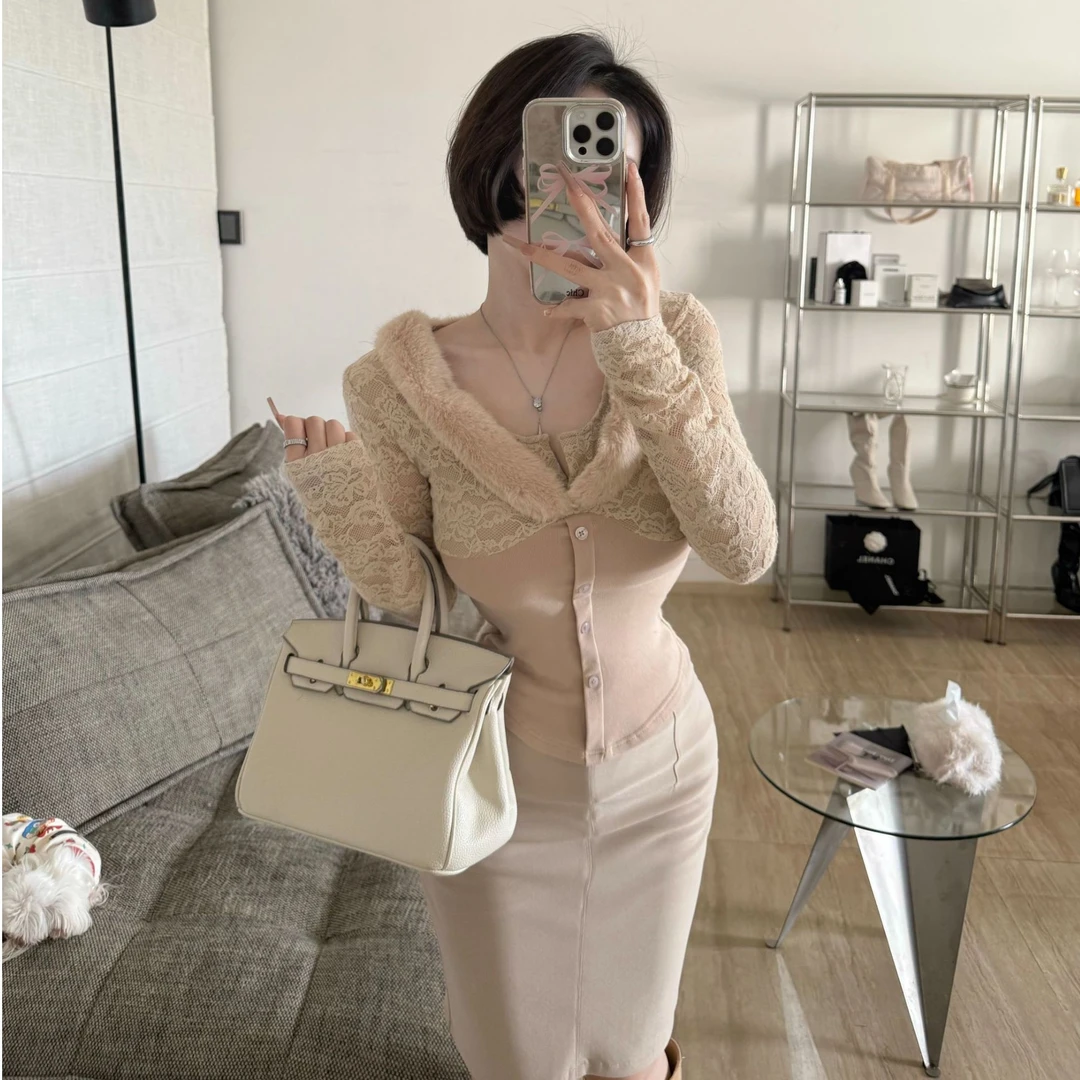 法式V领蕾丝拼接针织上衣女秋冬设计感修身显瘦内搭长袖打底衫