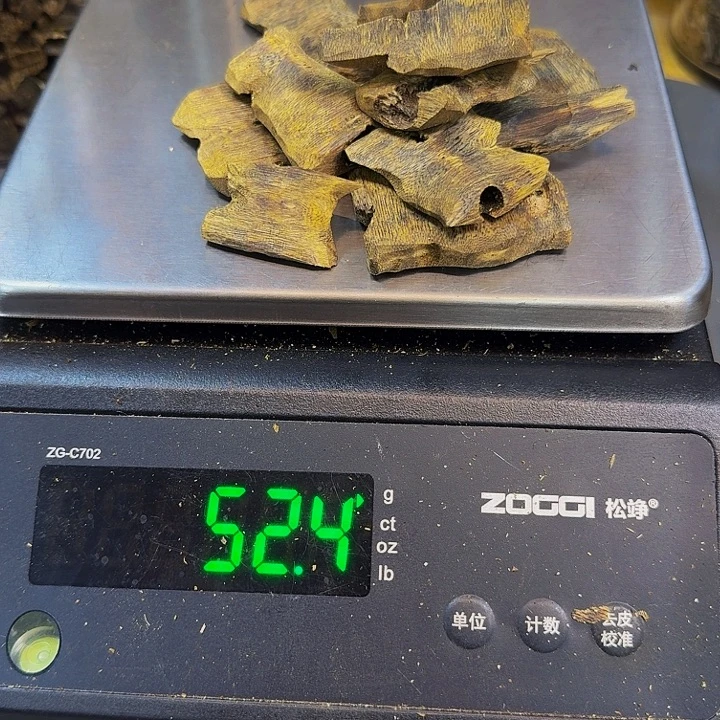 一***大沉香碎屑沉香白棋52克