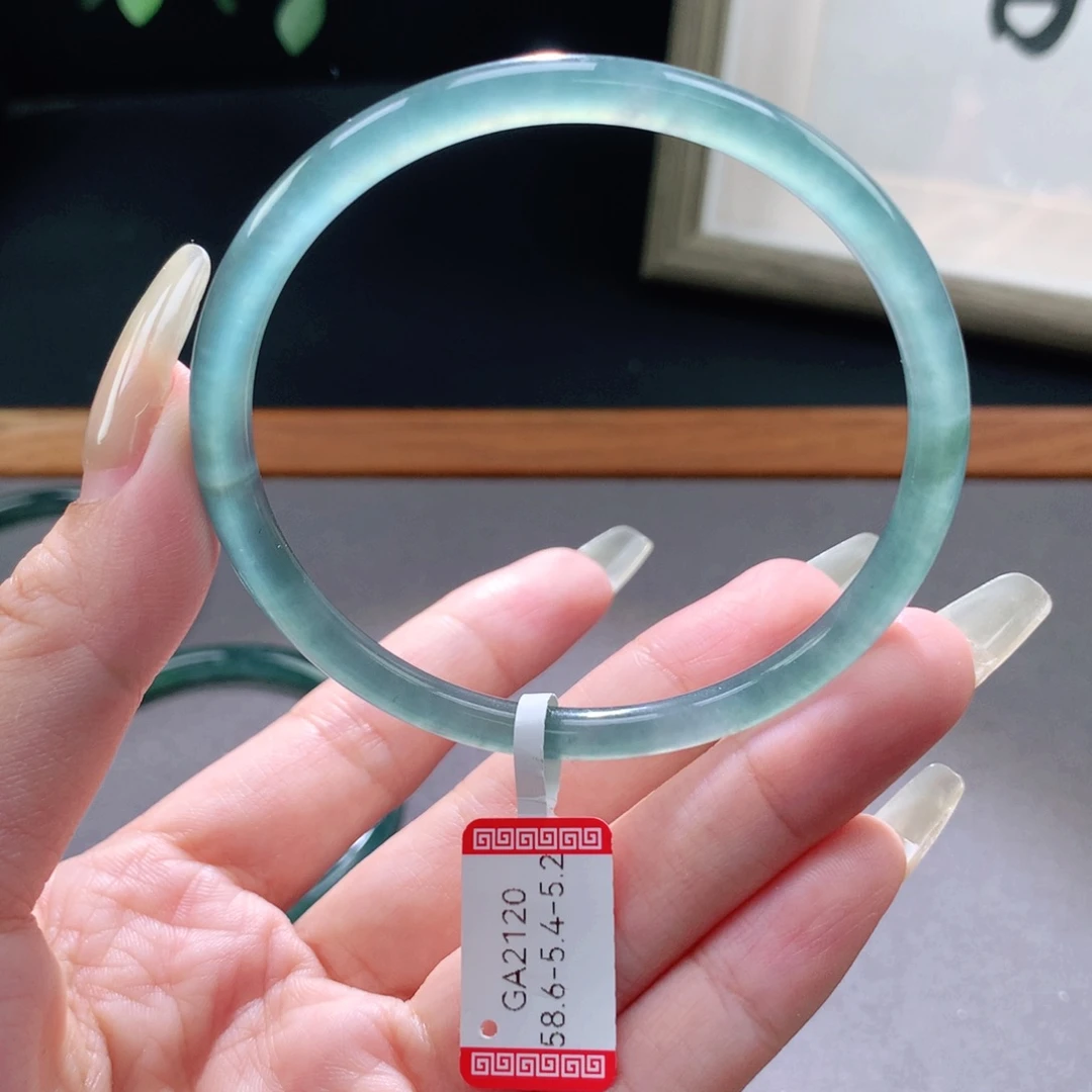 翡翠手镯未镶嵌天然翡翠手镯