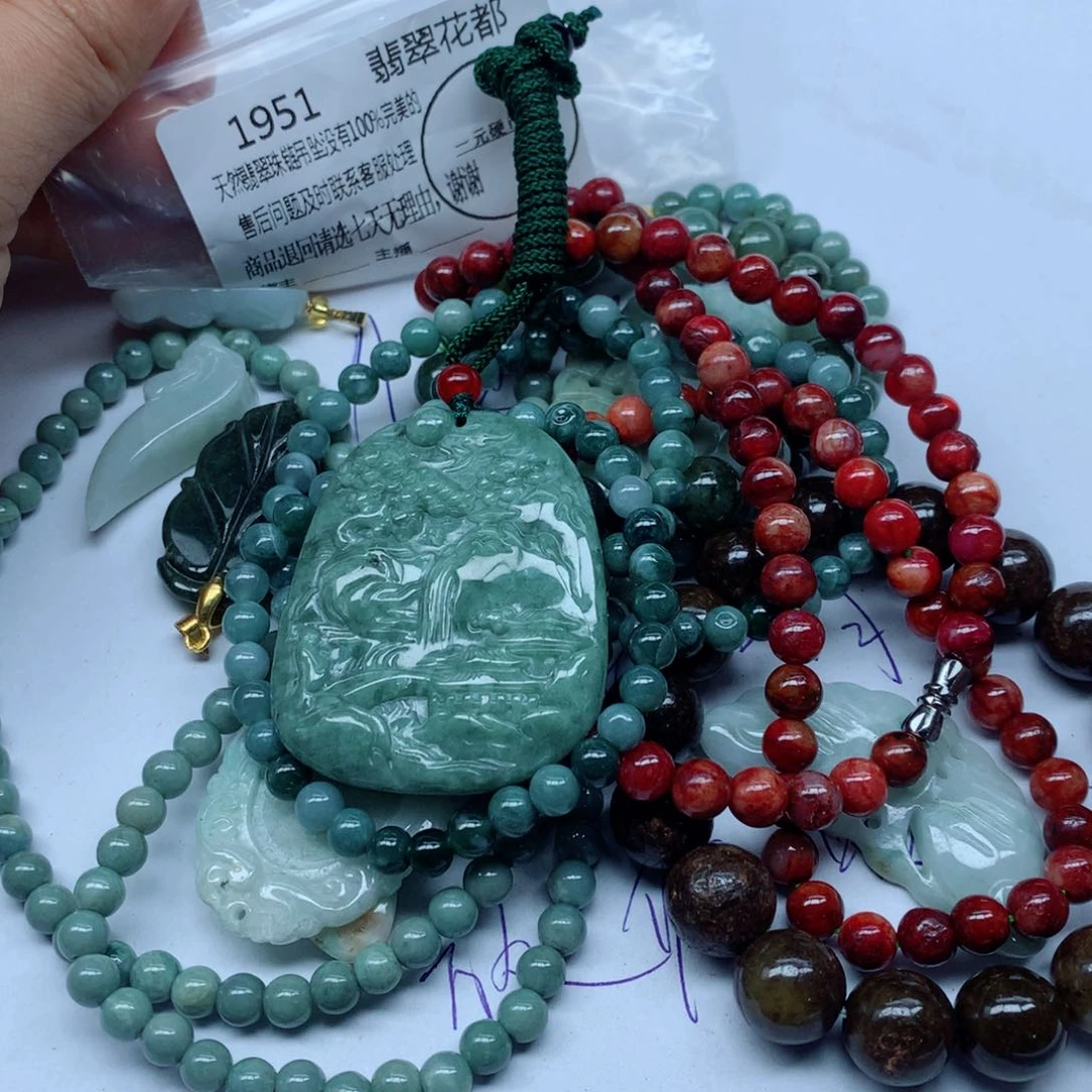 翡翠颈饰未镶嵌翡翠