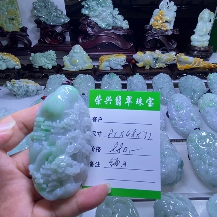 翡翠未镶嵌颈饰山水手把件