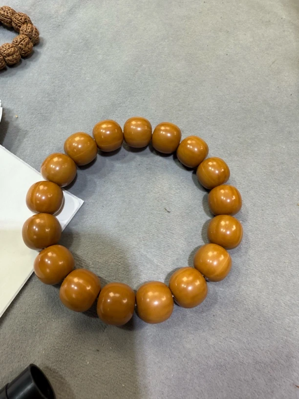 Z5猴头老型手串尺寸挨着发