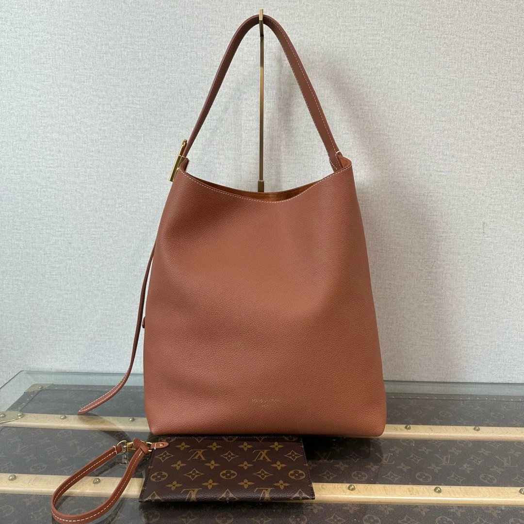 99新 LV 24年新款Low Key Hobo系列单肩包 81520