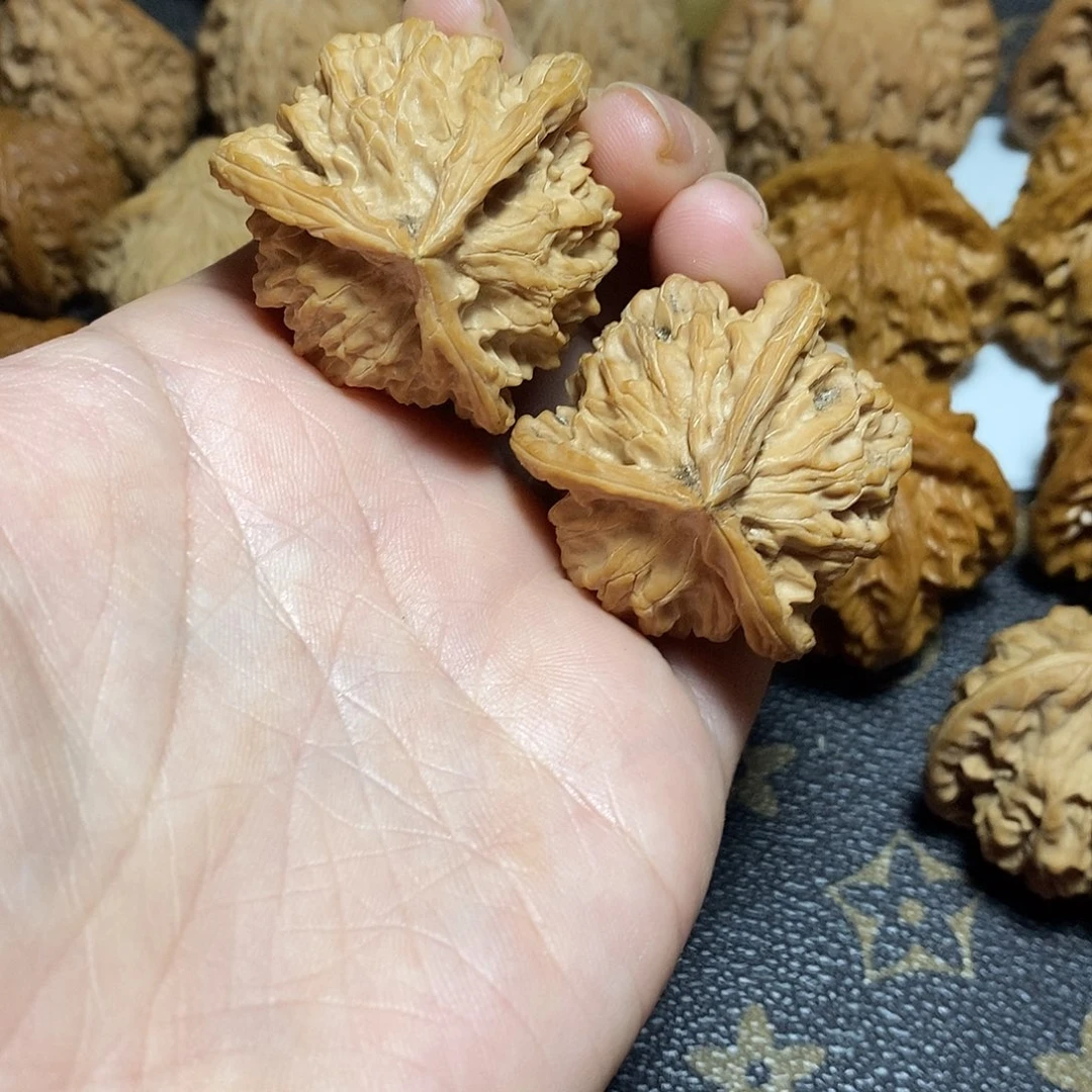 文玩核桃吊坠盘山三棱