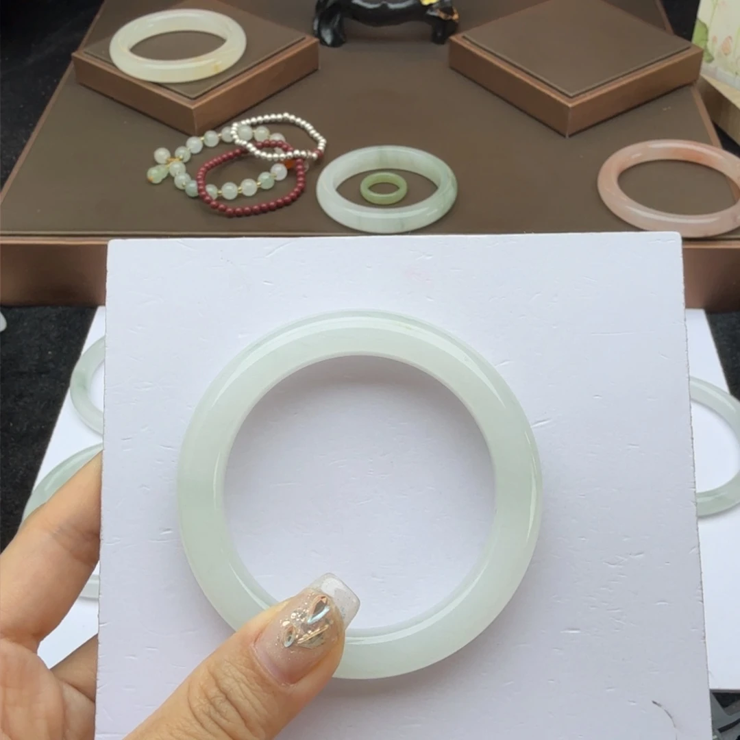 石英质玉手镯未镶嵌长**下