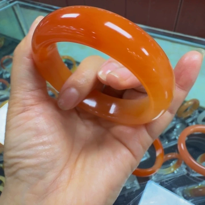 岢***石英质玉（金丝玉）未镶嵌颈饰