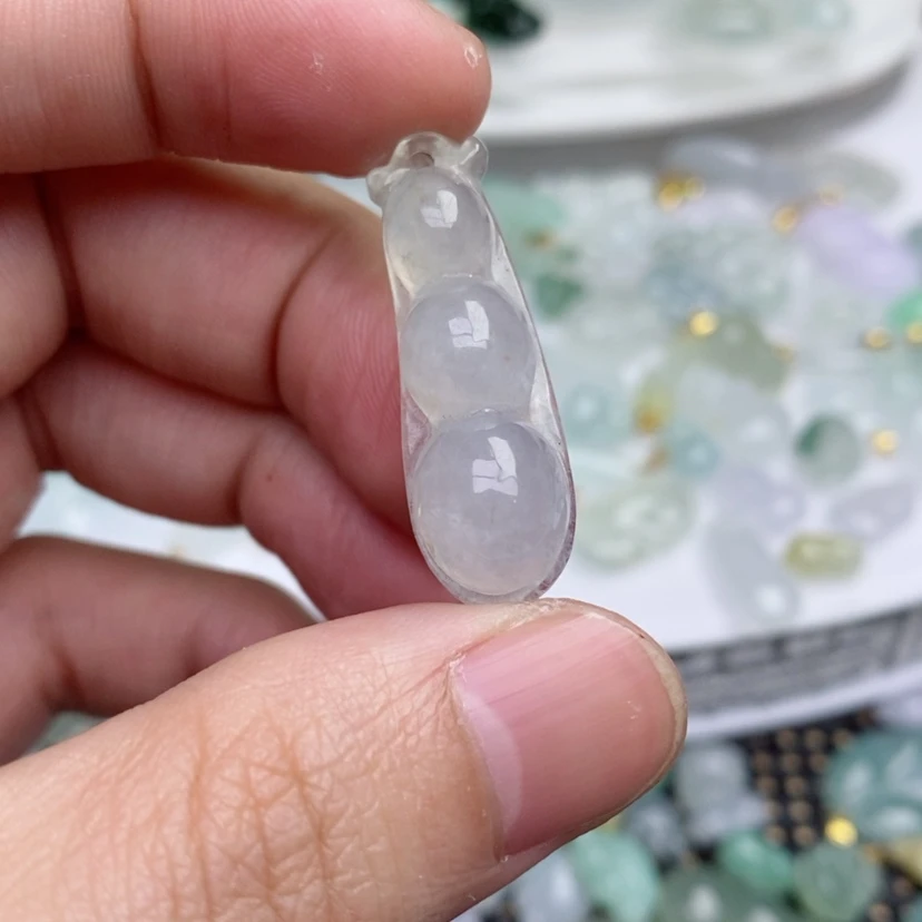 【闪购商品】翡翠吊坠(不含链)未镶嵌冰豆