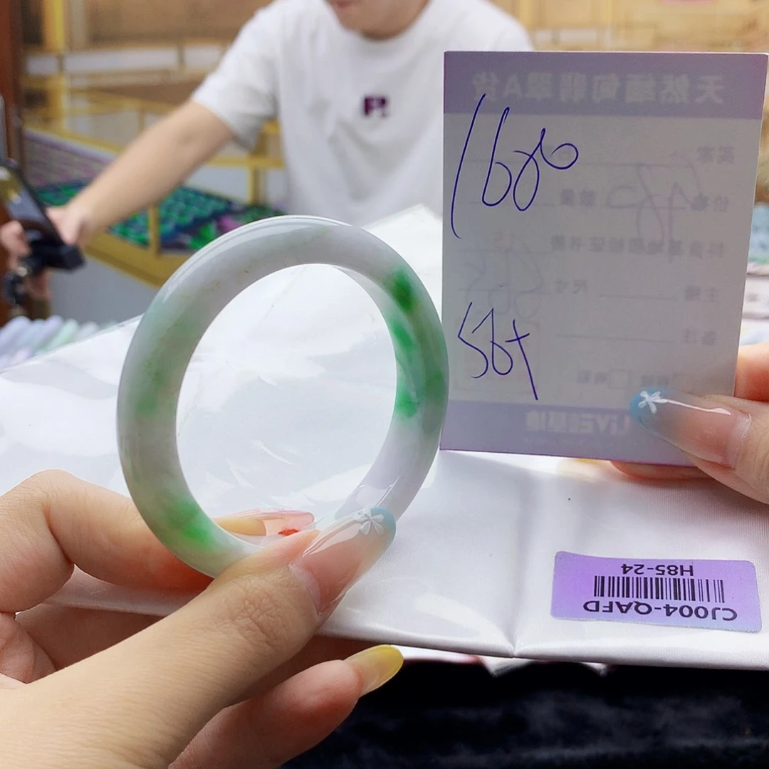 翡翠手镯未镶嵌0…………