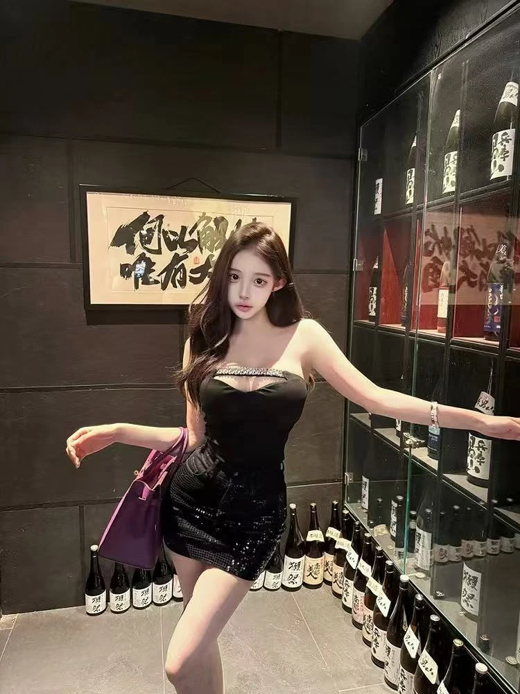 梦梦 MENGMENG｛古早千金 新款纯欲性感收腰钻链抹胸背心上衣}