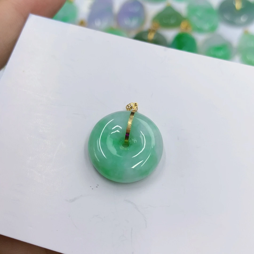 翡翠18K金镶嵌颈饰翡翠