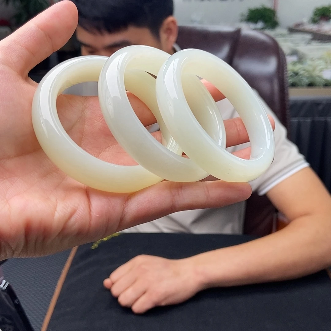 和田玉手镯未镶嵌57-58颜色多样性发拍一发一