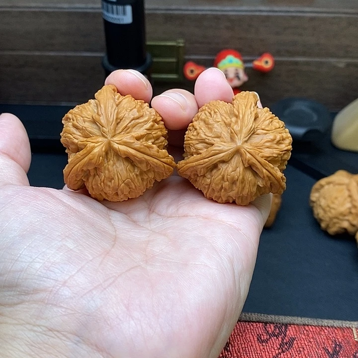 王***山把件文玩核桃白奔