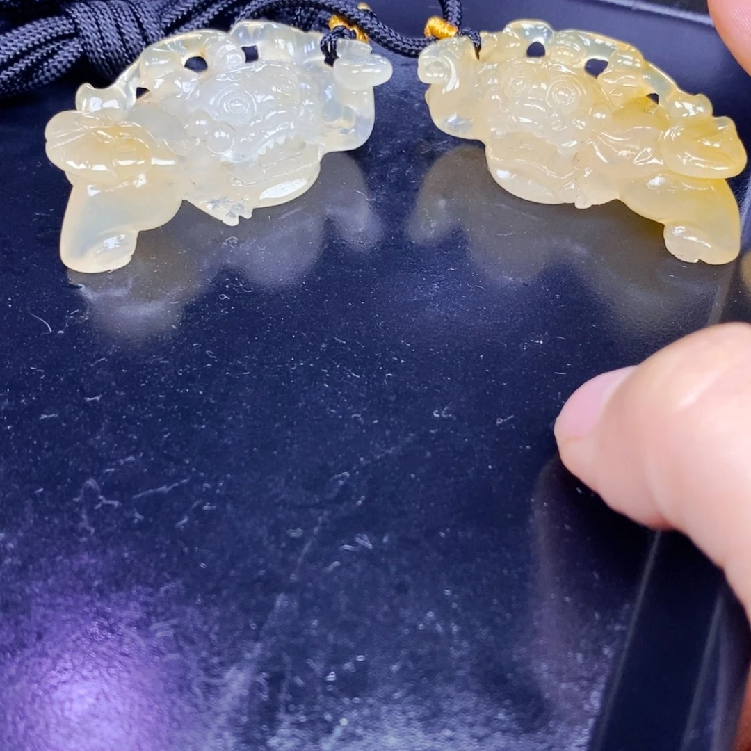 石英质玉（黄龙玉）未镶嵌颈饰