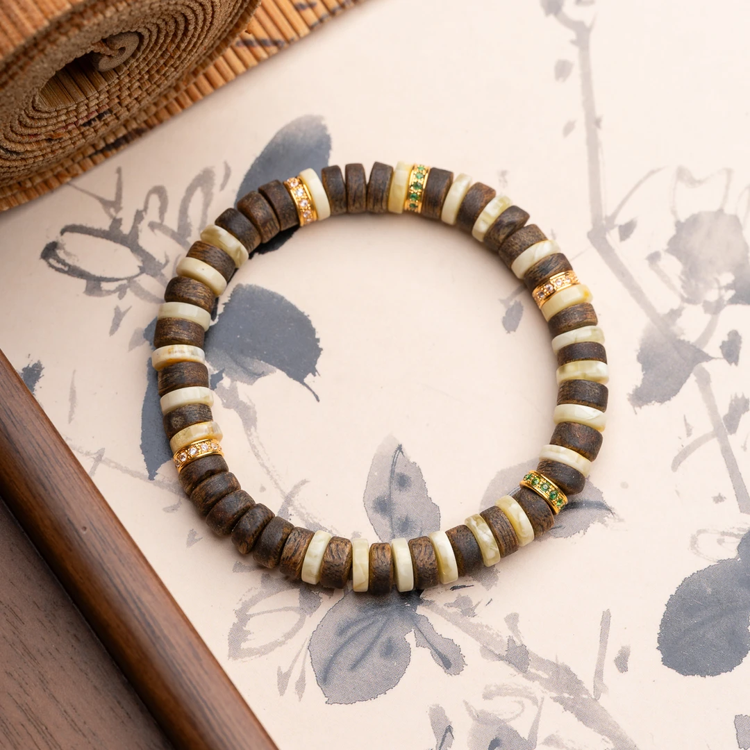 沉香【18K】莺歌绿奇楠沉香随形药片白花蜜蜡单圈手串（多样性发货）