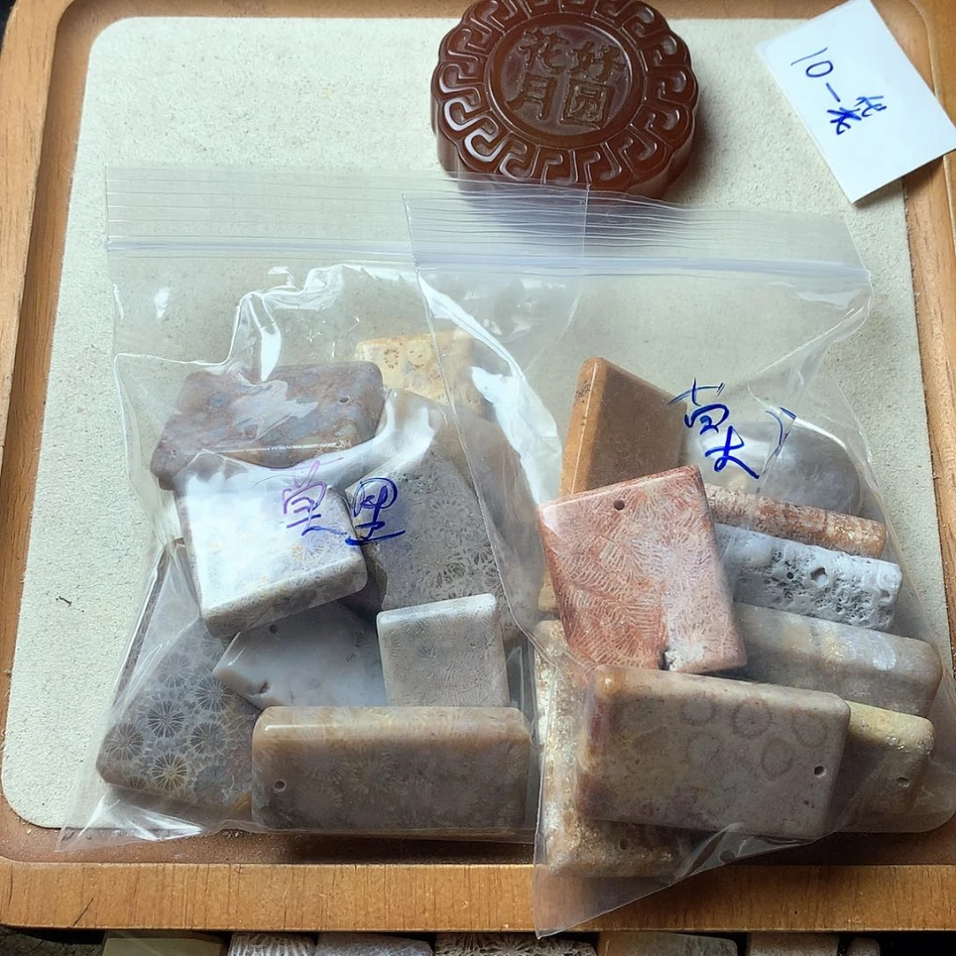 硅化珊瑚（珊瑚玉）颈饰未镶嵌莫*