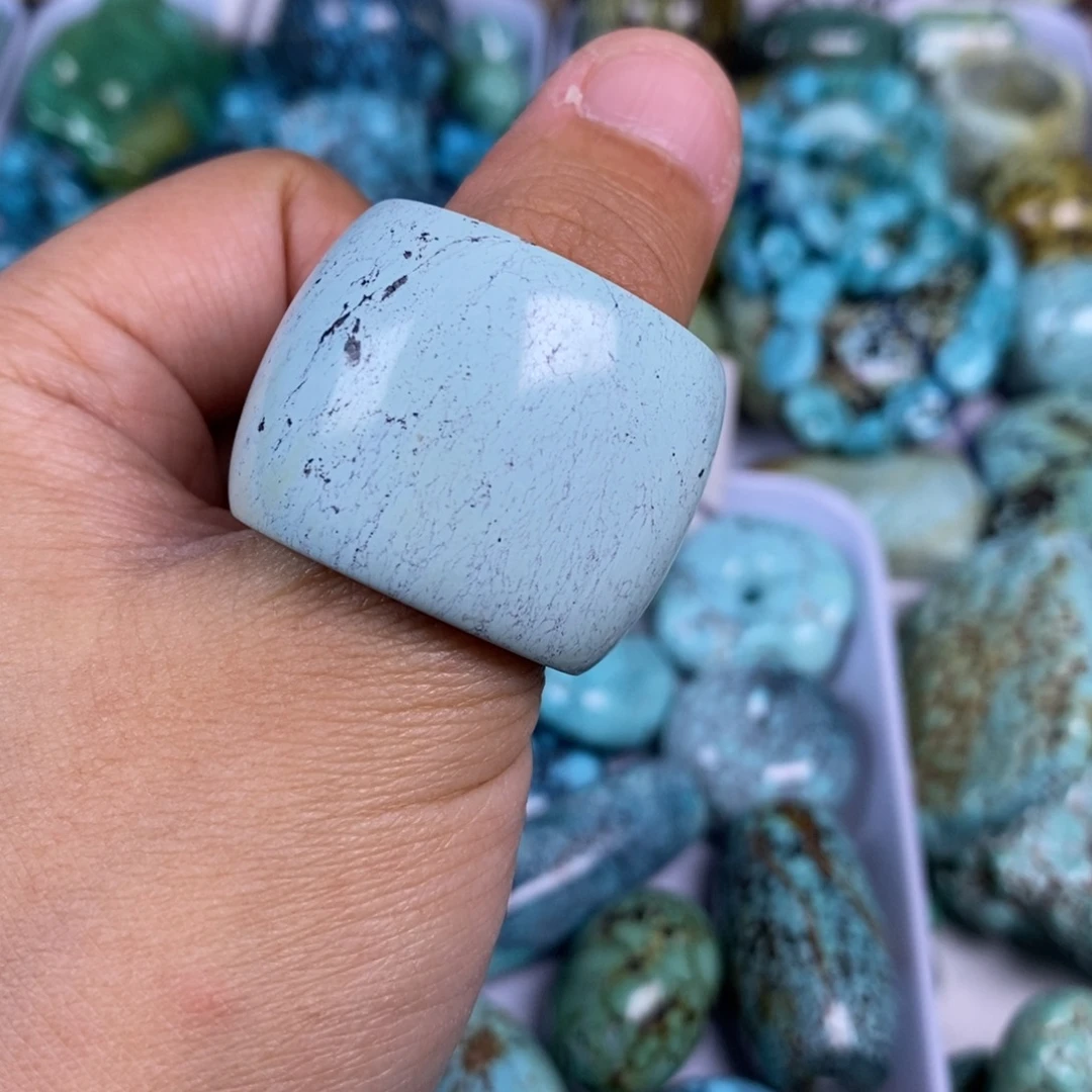 绿松石未镶嵌颈饰