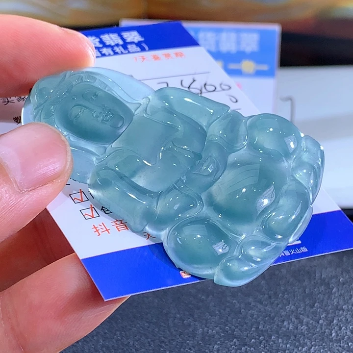 翡翠未镶嵌颈饰观音