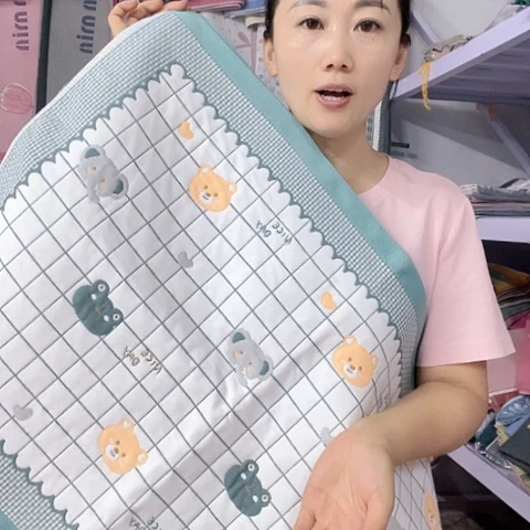 棉特价绿色白格熊纯棉