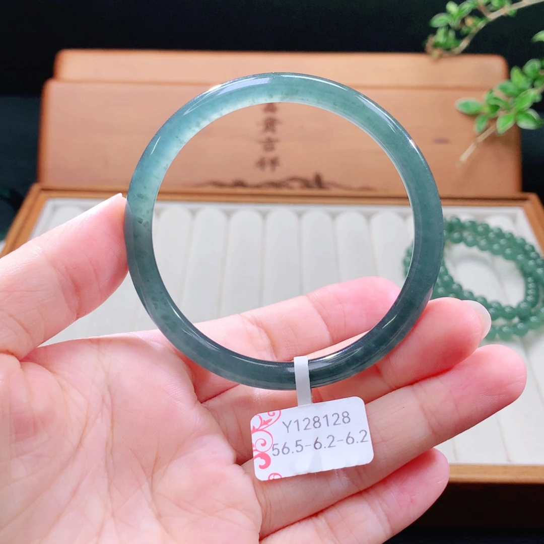 翡翠手镯（圆镯）未镶嵌