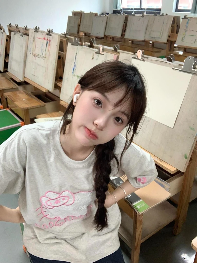 包袖刺绣常规宽松型耐磨短袖T恤百搭小众时尚ins宽松重工卡通