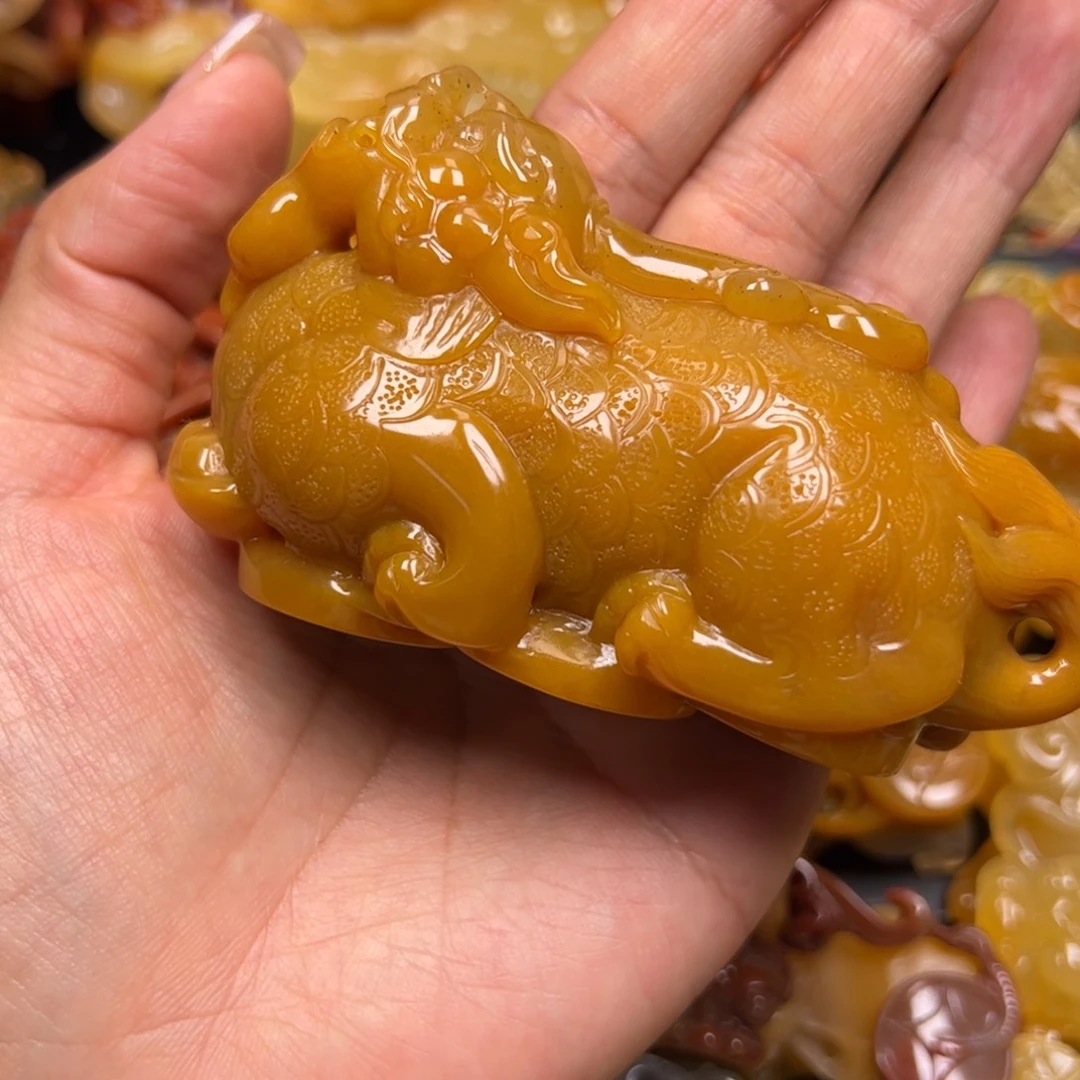 空***机石英质玉（黄龙玉）未镶嵌颈饰