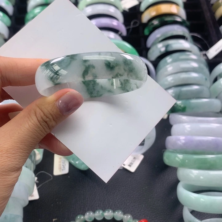 翡翠手镯未镶嵌公主