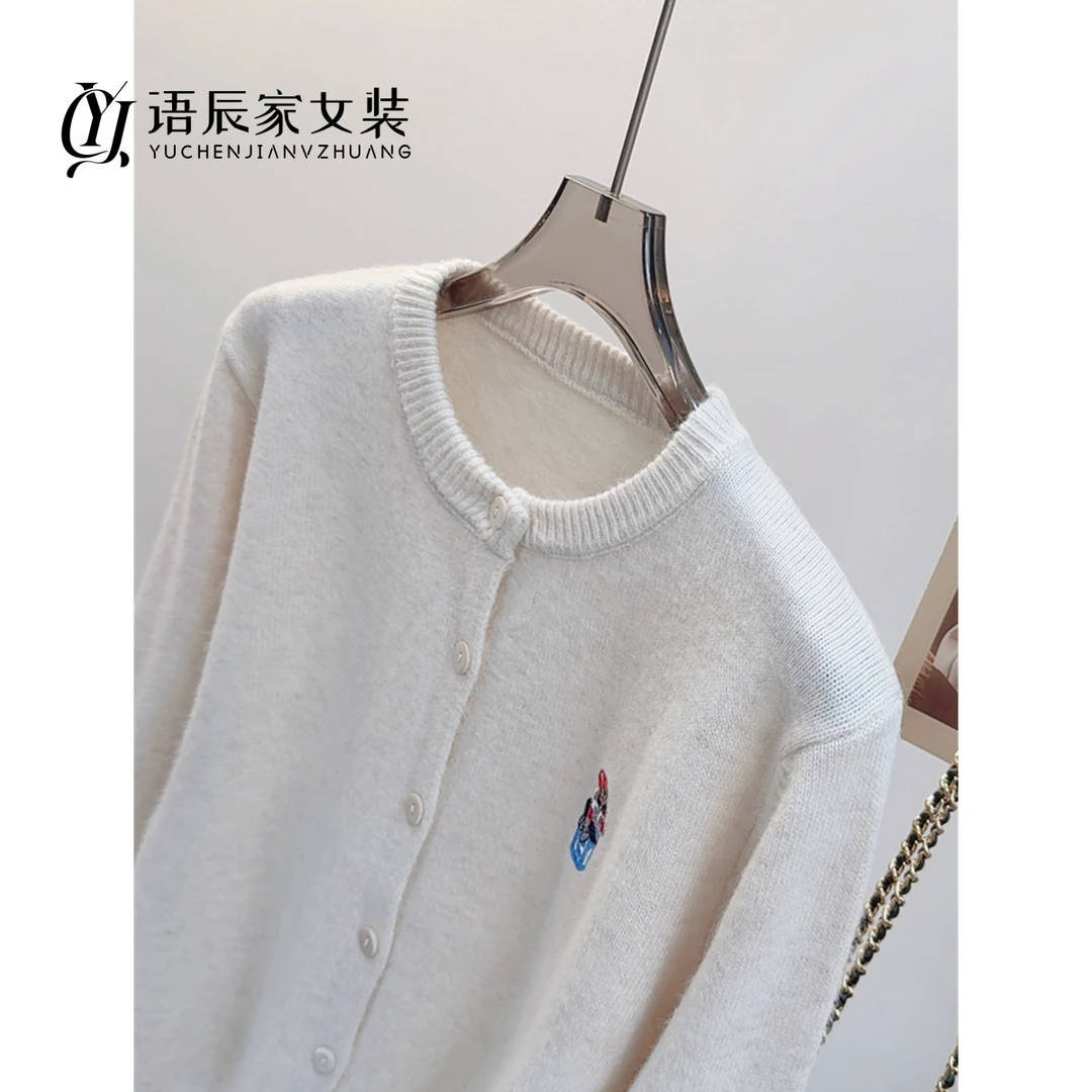 【浣熊绒】~高定版！圆领刺绣小熊针织衫女开衫毛衣外套B1438