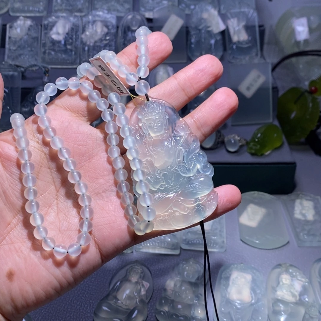 倒***年未镶嵌岫玉颈饰虚空藏