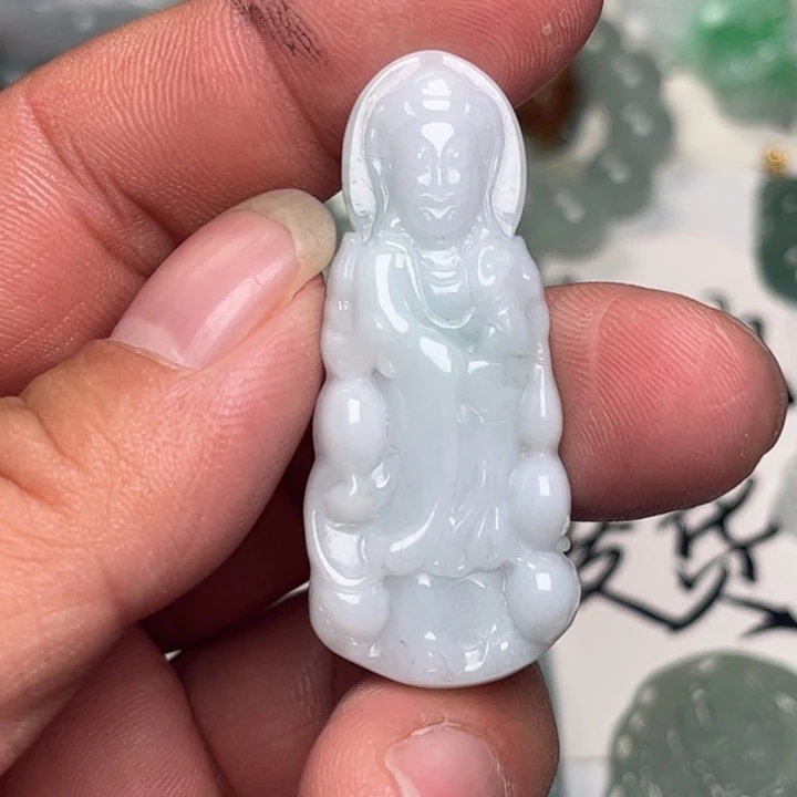 翡翠未镶嵌颈饰观音