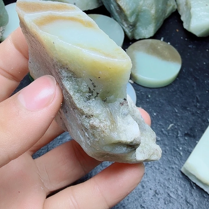 未镶嵌和田玉（糖玉）珠宝奇石
