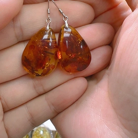 未镶嵌琥珀珠宝奇石