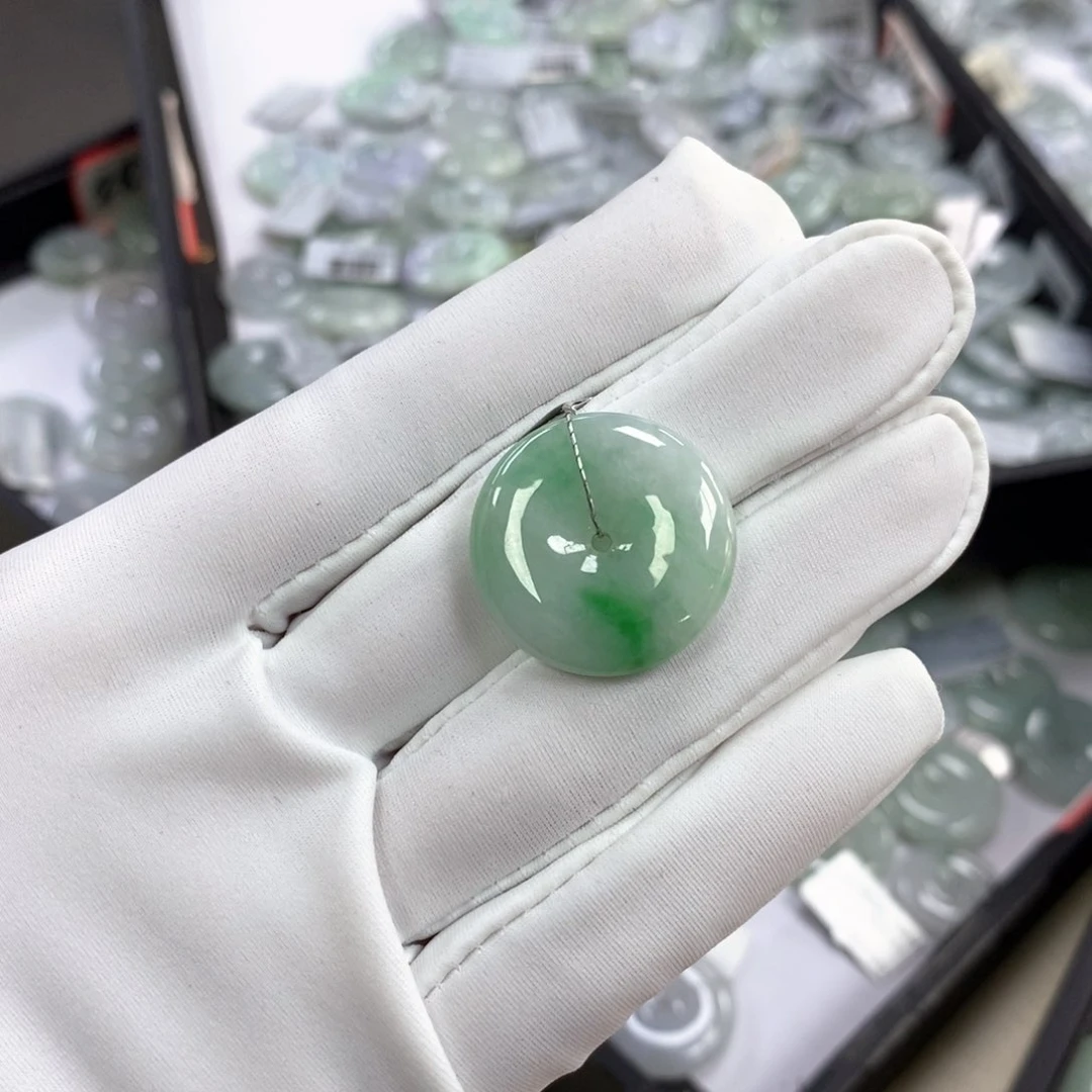 翡翠颈饰未镶嵌平安扣