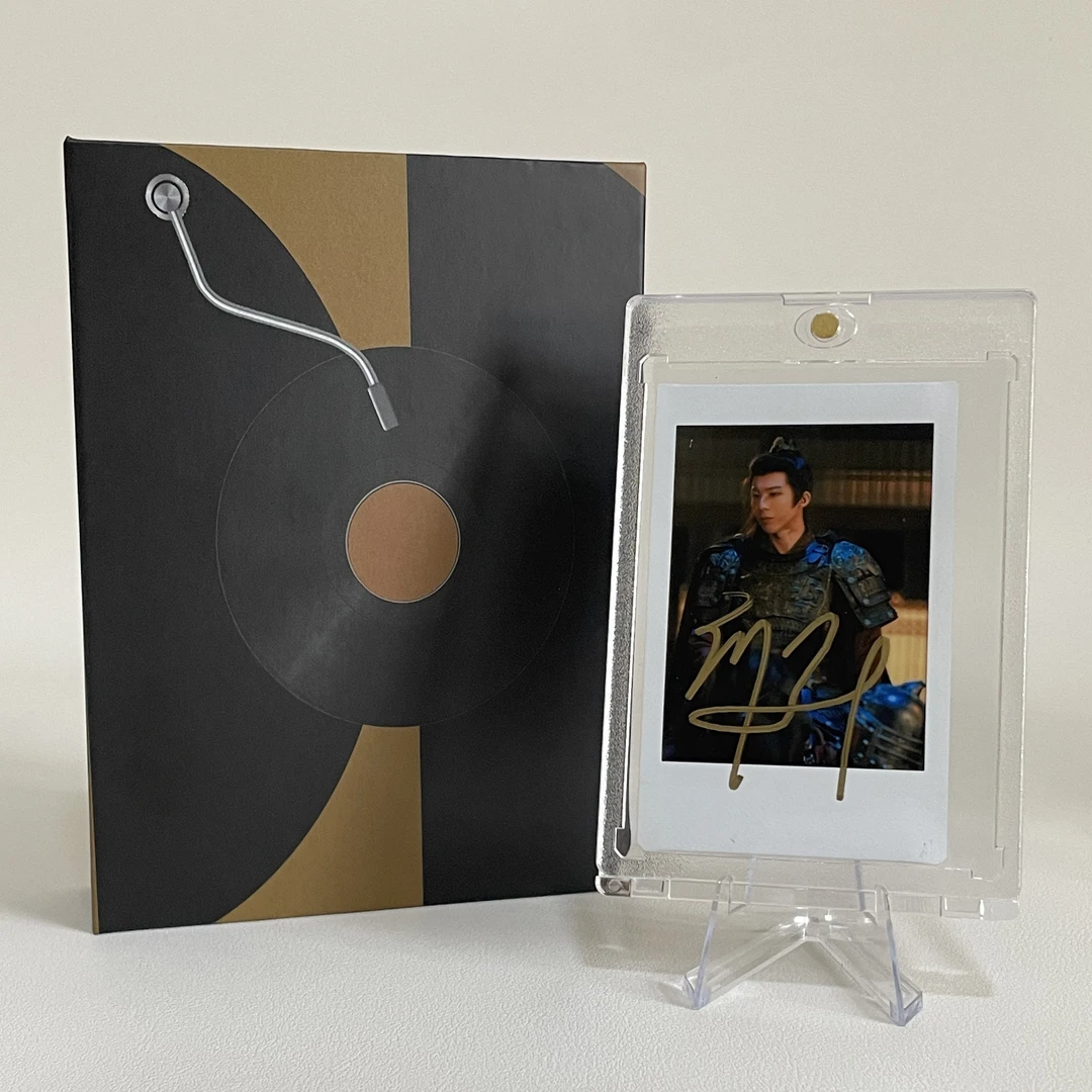 A1068【刘宇宁】白边 正品签名3寸拍立得照片