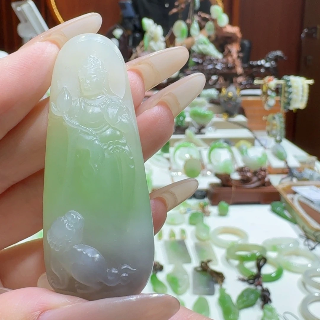 和田玉（翠青玉）未镶嵌挂件翠青三色观音