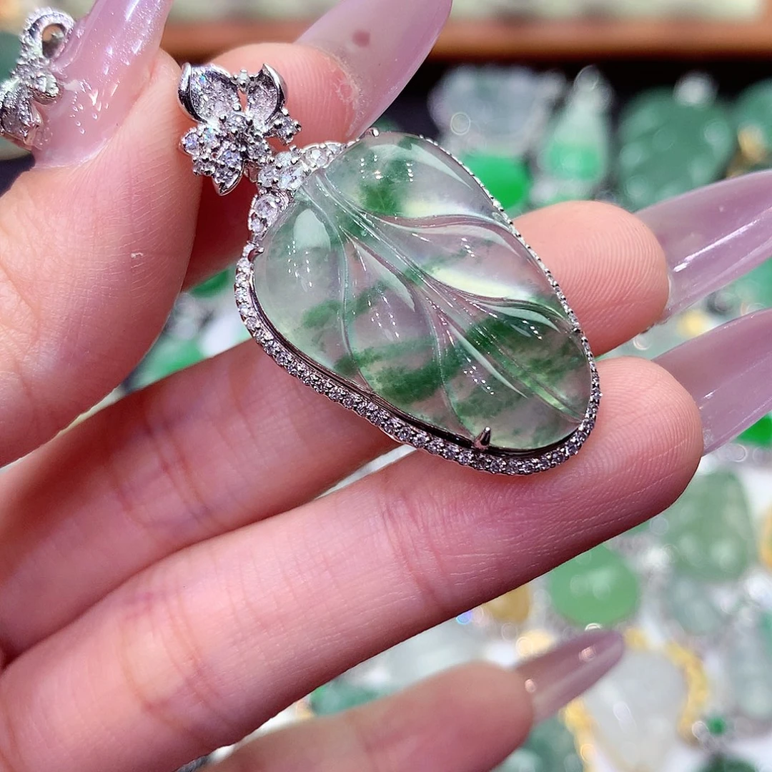 翡翠吊坠(不含链)18K金镶嵌天***！