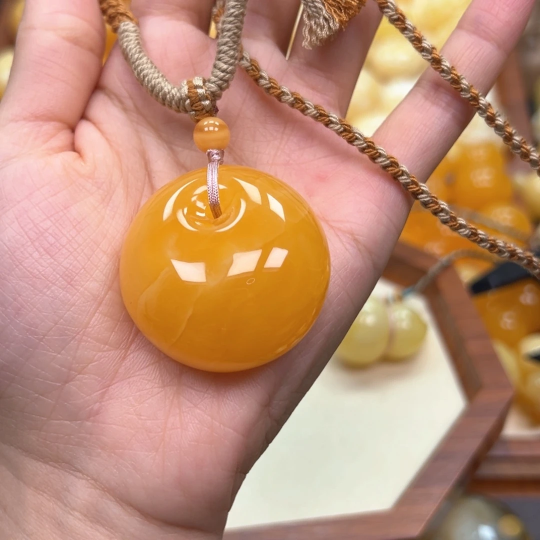 琥珀未镶嵌颈饰蜜蜡