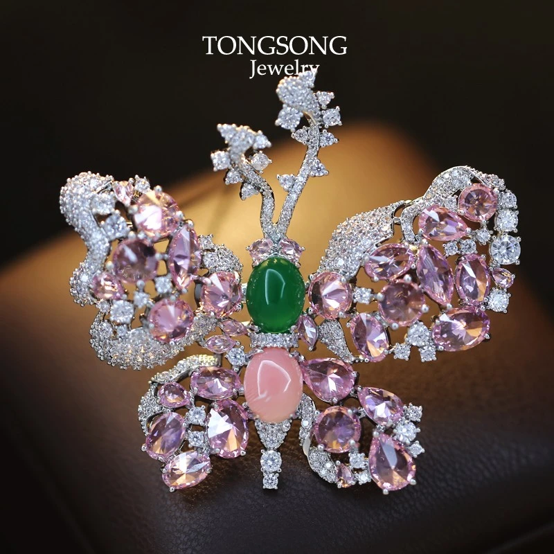 铜合金合成锆石胸针 冰晶粉蝴蝶微镶胸针大衣优雅西装配饰胸花