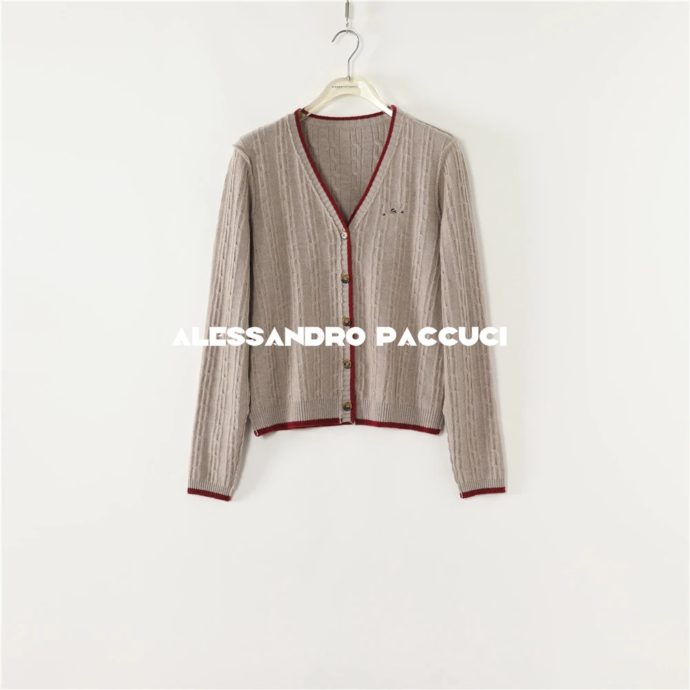 AP洛哥53137SK【复古织事】羊毛+羊绒V领绞花撞色破洞设计时尚开衫