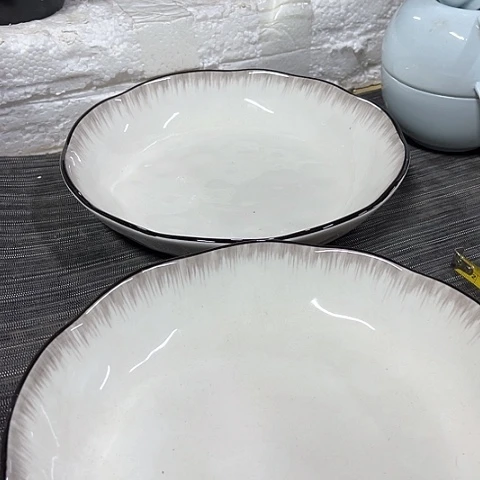 微瑕，不明火，口径22厘米，高度4，2个md