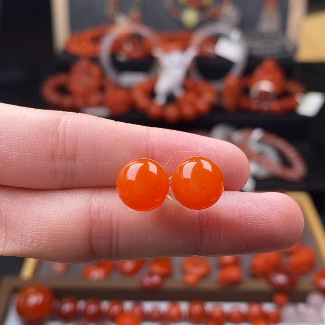 南红玛瑙18K金镶嵌四川凉山耳钉9.6mm