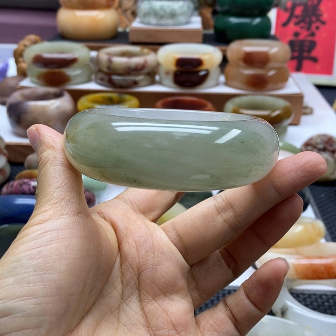 如****石英岩玉手镯未镶嵌