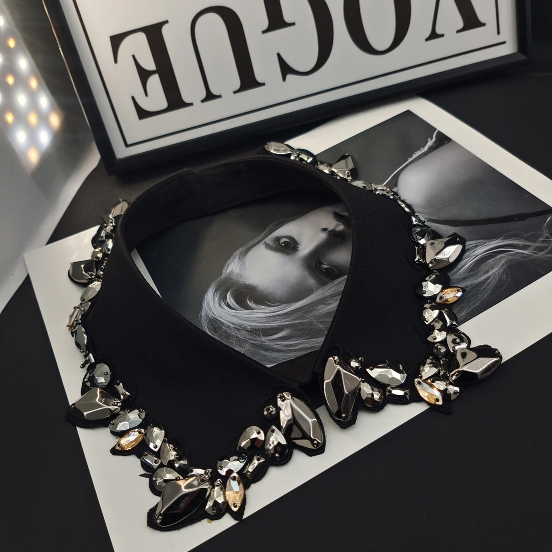 气质款枪色水滴钻散落假领子AZ566