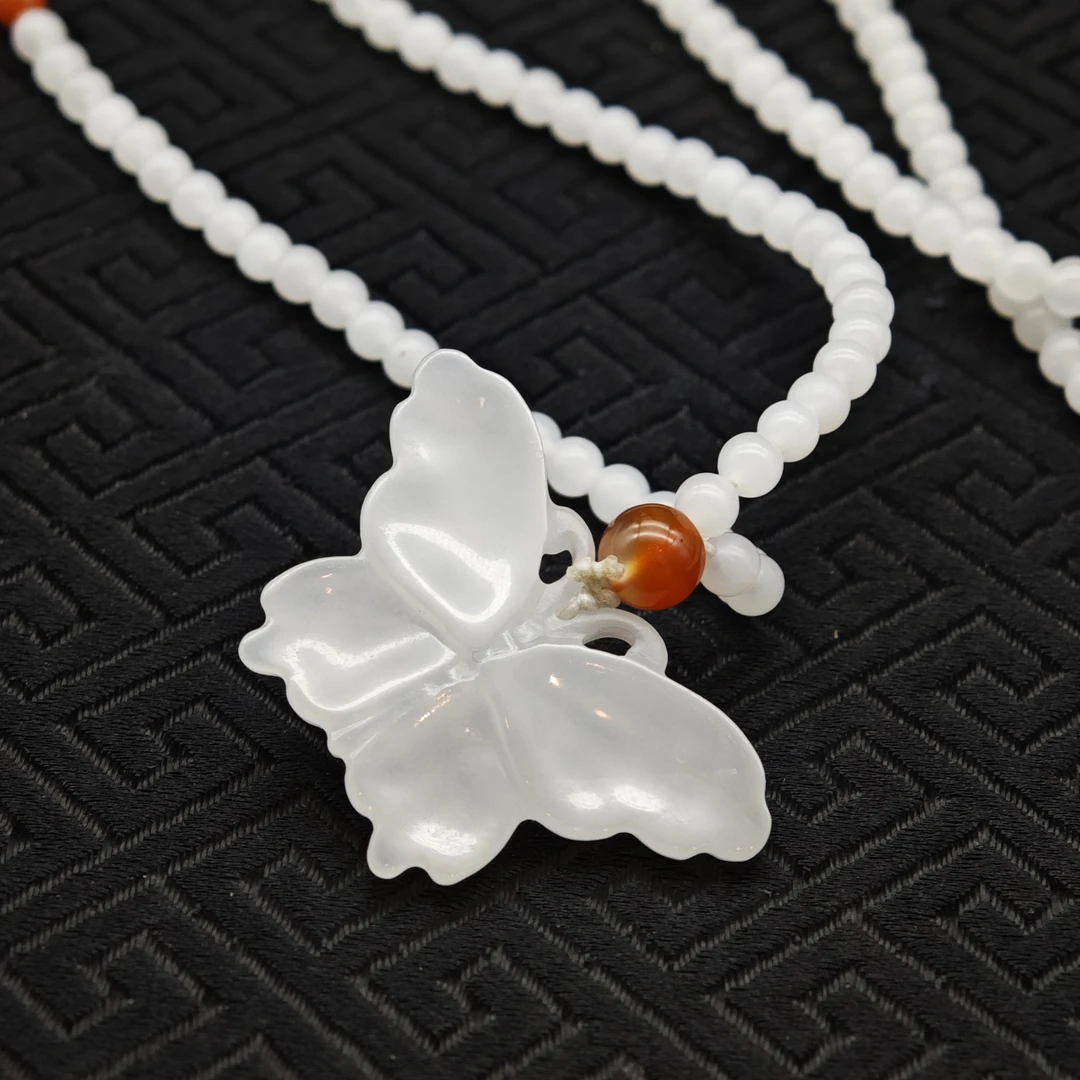 lot1 和田玉蝴蝶项链/保利