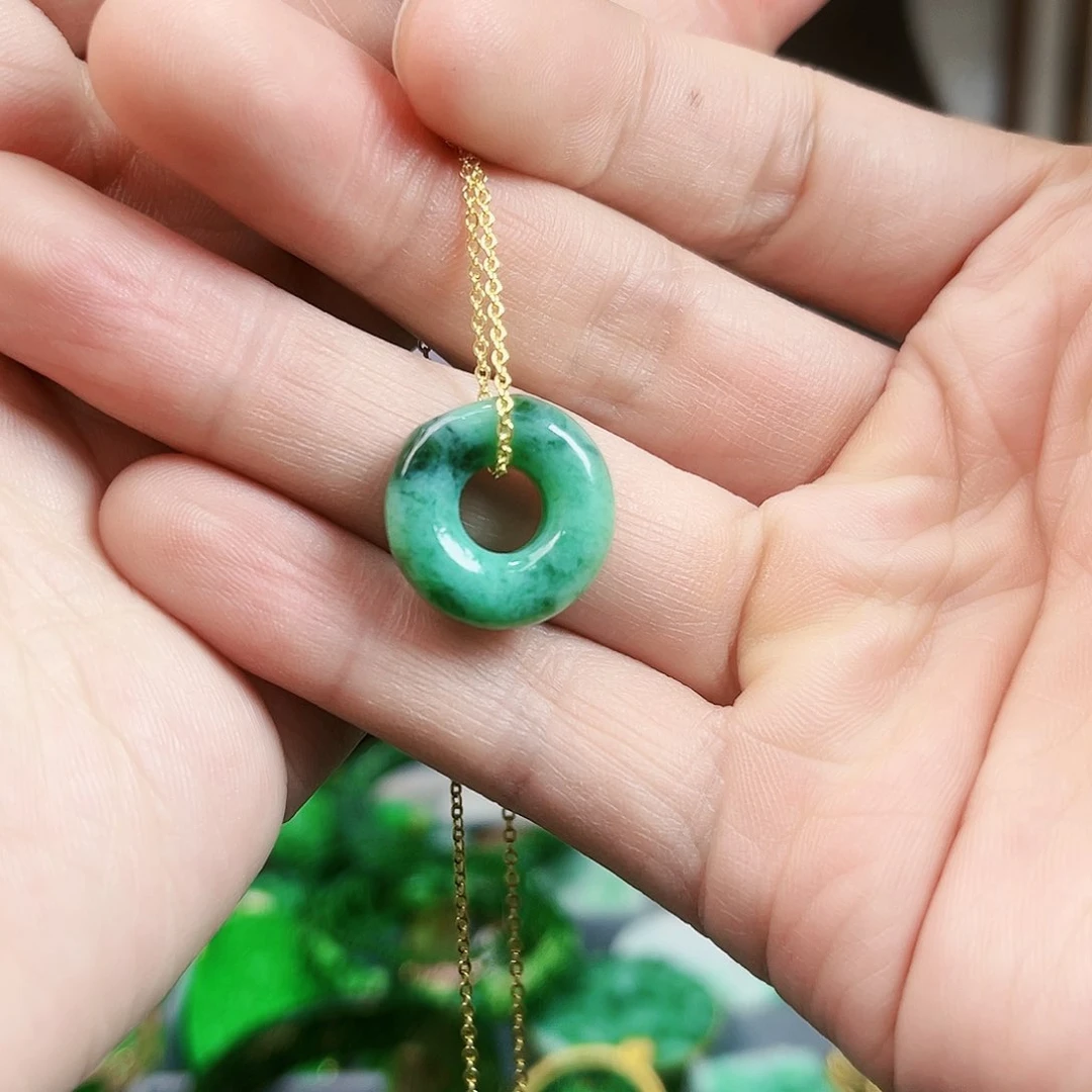 翡翠颈饰未镶嵌吊坠