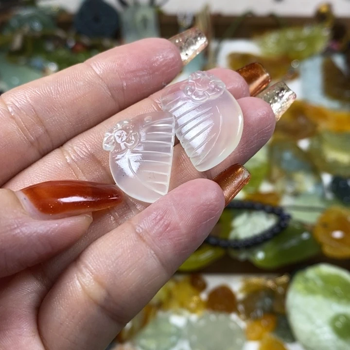 蛇纹石玉未镶嵌耳饰