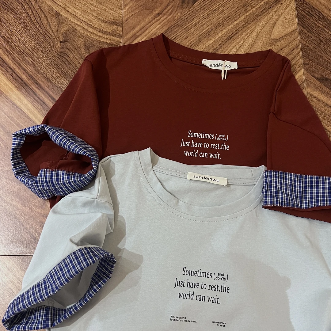 白白家-夏季福利撞色卷边设计感格子拼接字母短袖#25048