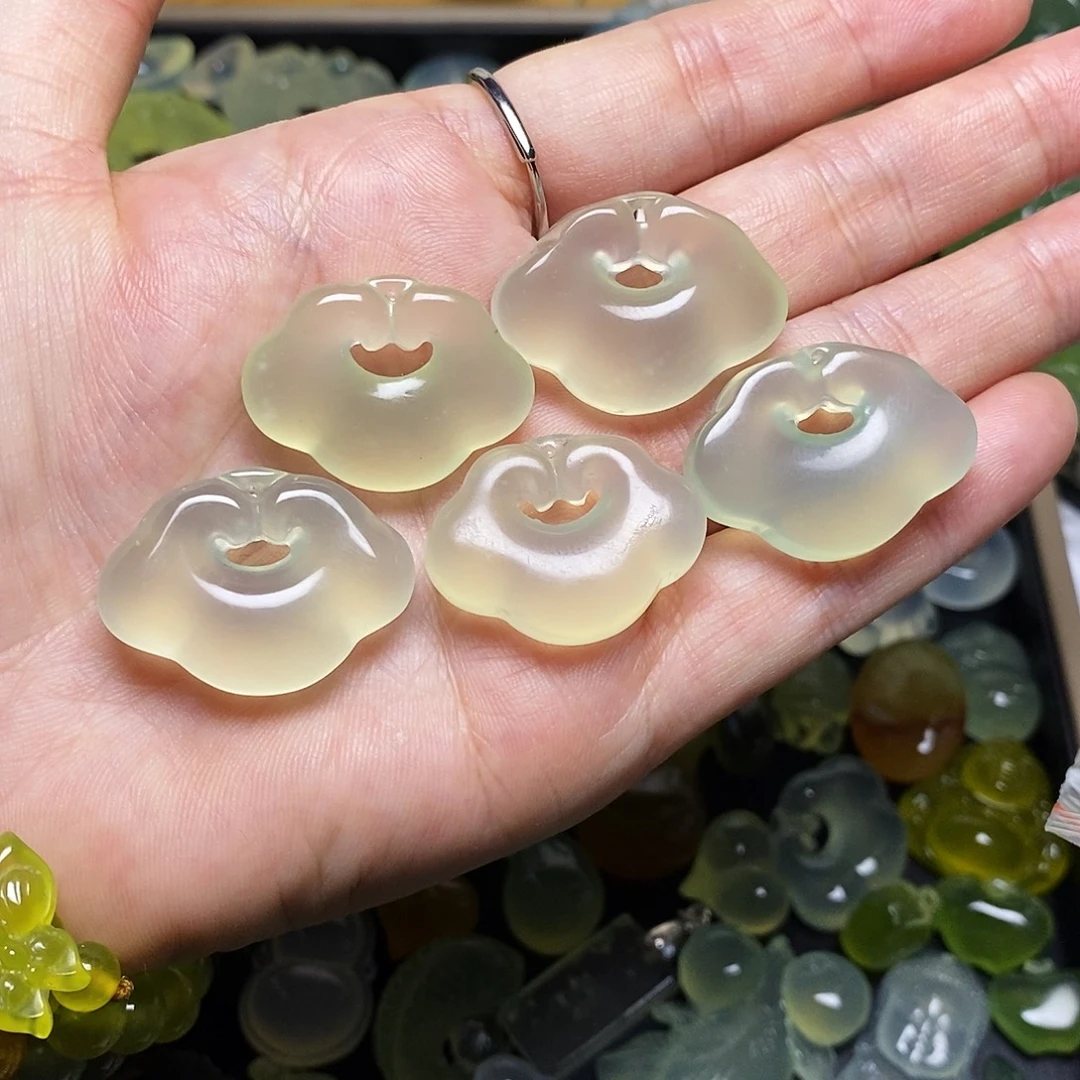 蛇纹石玉未镶嵌颈饰随机发送一个