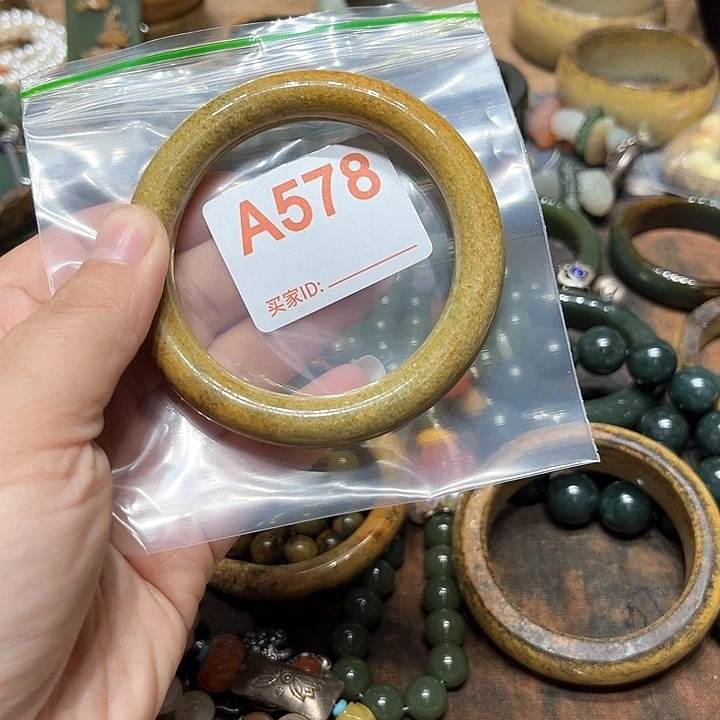 岫岩河磨玉（透闪石质玉）手镯未镶嵌爱**?