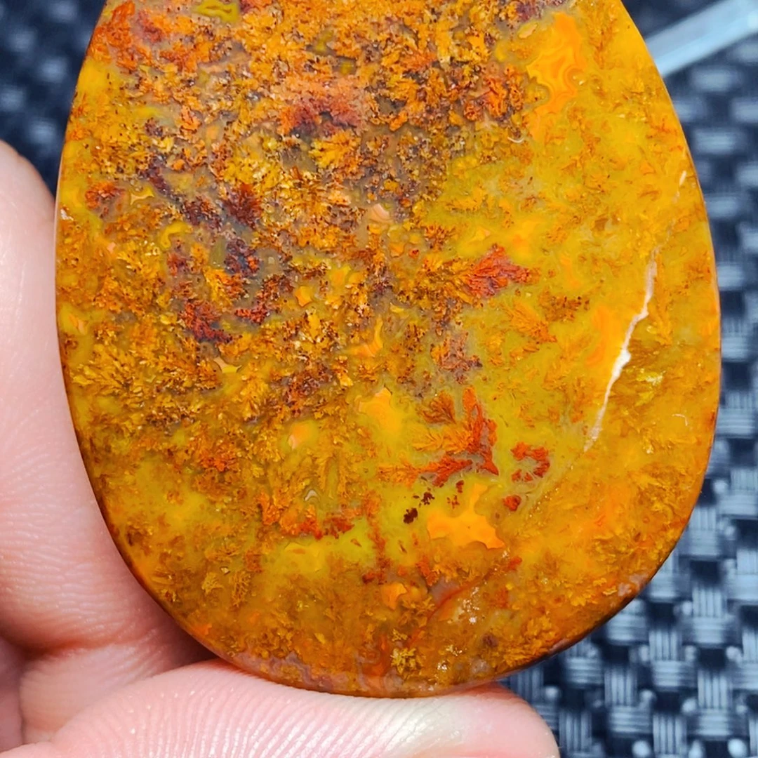 苏***靓玛瑙/玉髓未镶嵌颈饰